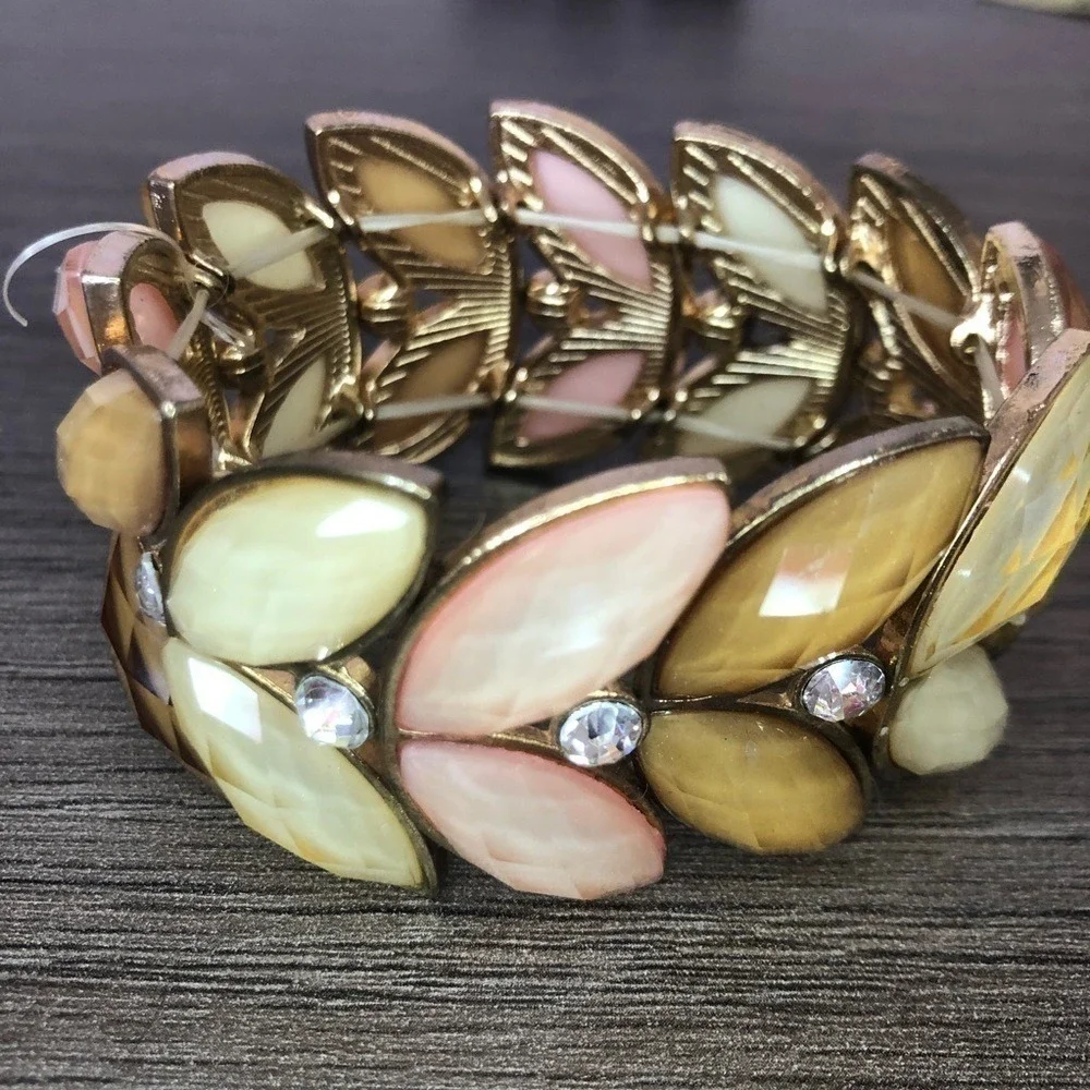 Unbranded Stretch Bracelet OS Gold Tone Pastel Peach Cream Marquise Rhinestone